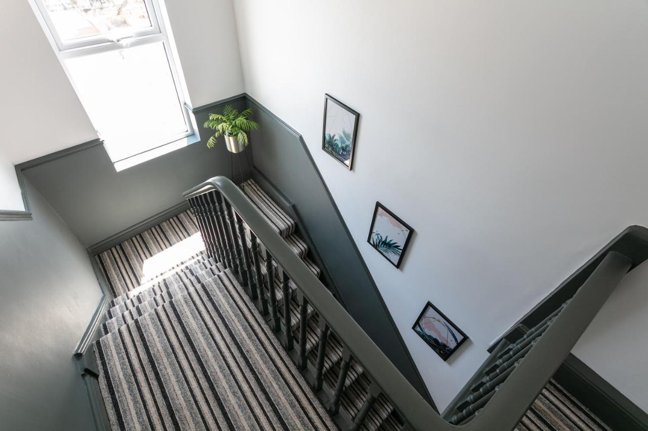 Family House: Spacious 8-sleeper With 3 Baths Holiday home Plymouth
